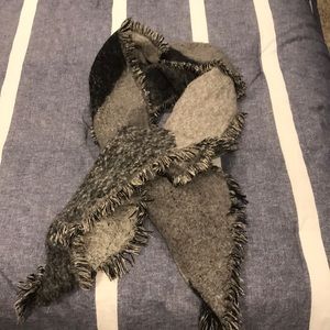 Black/gray blanket scarf